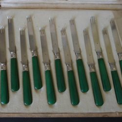 Knives and utensils used to cut melons