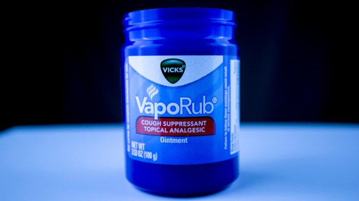 Vicks vaporub for tooth decay